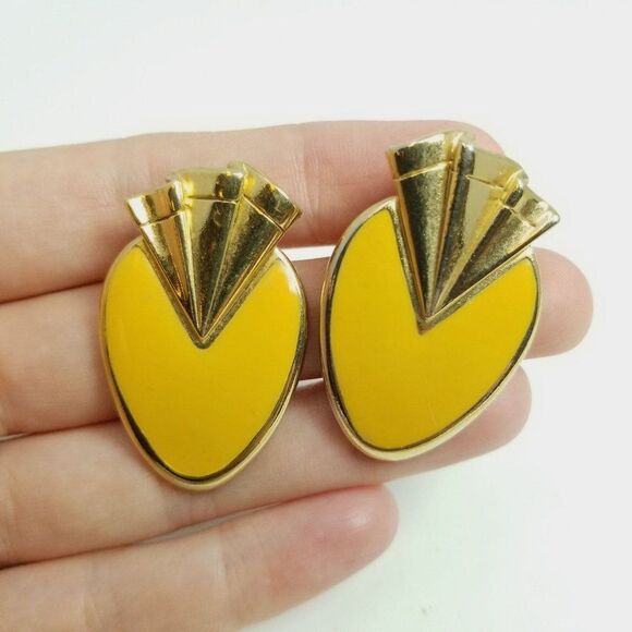 Vintage Yellow Enamel and Gold Tone Fan Shaped Oval Stud 80s Style Earrings - Picture 2 of 6